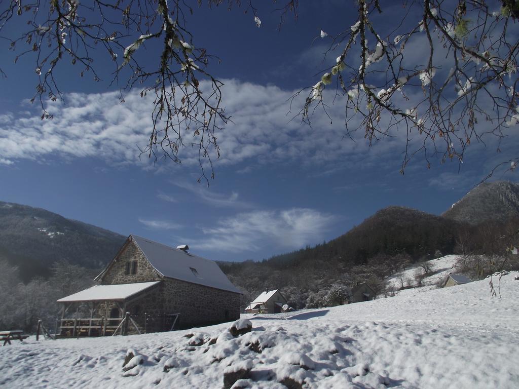 Les Chalets De La Foret D'Issaux Osse-en-Aspe 외부 사진
